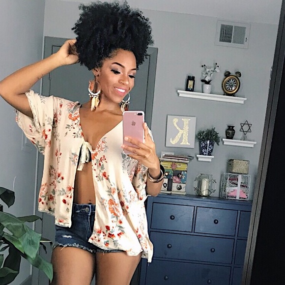 Forever 21 Tops - Cream Floral Oversize Blouse
